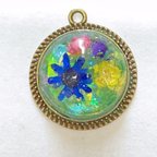 作品お花畑　　レジン　ペンダントトップ　円形