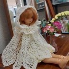 作品白ずきんちゃん フード付きケープ スーパードルフィー 手編み 人形 パイナップル編み