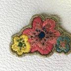 作品お花の刺繍　パッチン留め