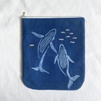 作品送料無料 " イワシと泳ぐ鯨 " 藍染キャンバスポーチ Lサイズ 刺繍 縦型