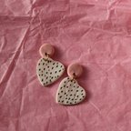 作品Valentines Pink and White Heart Earring / バレンタインピンクと白のハートのイヤリング 