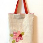 作品お花とてんとう虫の刺繍が可愛いトートバッグ（A4サイズ）