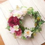 作品【母の日早割】母の日💐ボルドー色のカーネーションのリース(約29cm)母の日　ミモザ　玄関リース　結婚祝い　出産祝い　新築祝い　誕生日