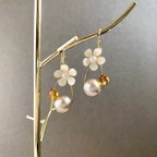 作品ゆらり煌めく　小さなお花のパールピアス（一重）