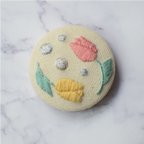 作品くるみボタン　刺繍ヘアゴム　チューリップ刺繍　ヘアアクセ　ボタニカル刺繍　花刺繍