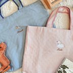 作品【レッスンバッグ】かわいいモチーフとお名前刺繍入り　絵本袋　名入れ　入園　入学　通園通学　お稽古バッグ　マザーズバッグ　サブバッグ　トートバッグ　日本製