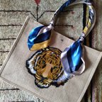 作品大きな刺繍のトラさんとデッドストックスカーフのジュートバッグ❤️エコバッグ かごバッグ カゴ タイガー虎 アンティーク