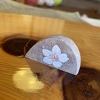 作品【 桜 ✴︎ 糸魚川産翡翠の粉を混ぜて描いた石アート 】