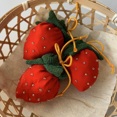 ちりめん細工　苺🍓