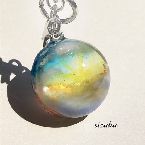 雲レジン  太陽と雲海 クローバーキーホルダー