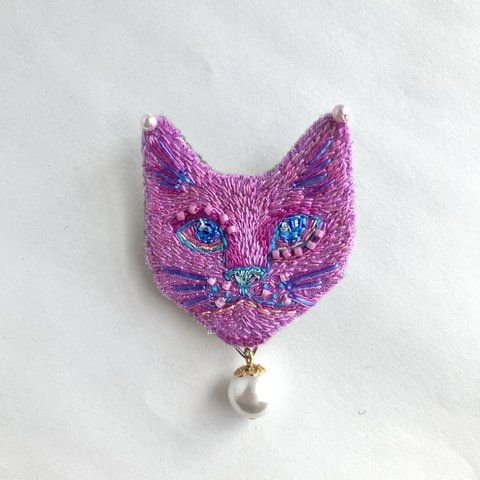 "Pinky CAT " 刺繍猫ブローチ