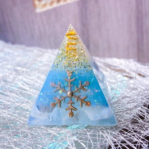 ゆりゴナイト®︎小さな宇宙ピラミッドオルゴナイト蓄光入りL〜Snow〜