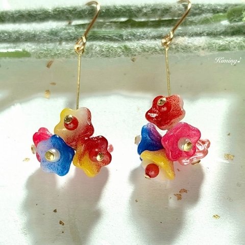 小さなお花ピアス