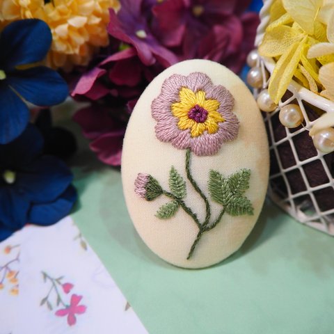 (再販)花の刺繍ブローチ♡