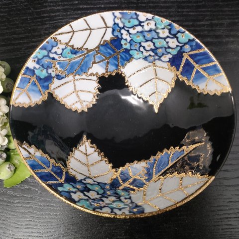 【有田焼】砂窯すながま 黒釉 紫陽花の変形鉢(もよぎ色)