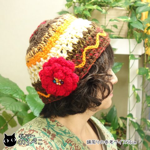 大きな赤いお花飾りの昭和レトロ風ニット帽　n1000-170