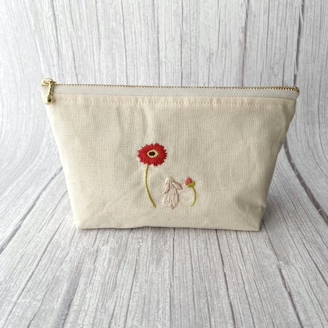 刺繍 ポーチ ＊【花と蕾とうさぎと - ガーベラ -】