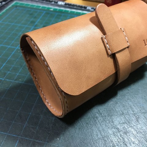 leather pouch タバコや化粧入れなど