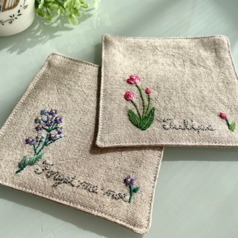 🌷春の花々・手刺繍コースター2点セット『チューリップ＆ワスレナグサ』