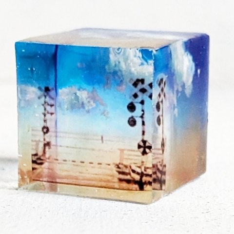 Cube  夕暮れ踏切り 空レジン キーホルダー 