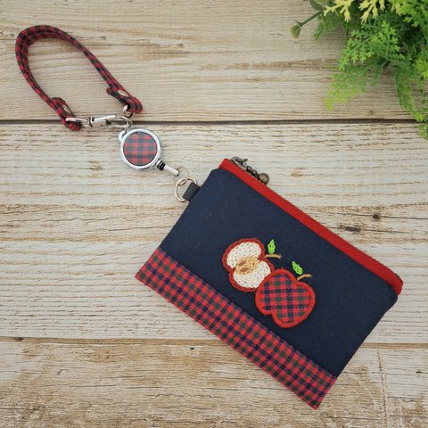 りんご刺繍カードケース(紺)