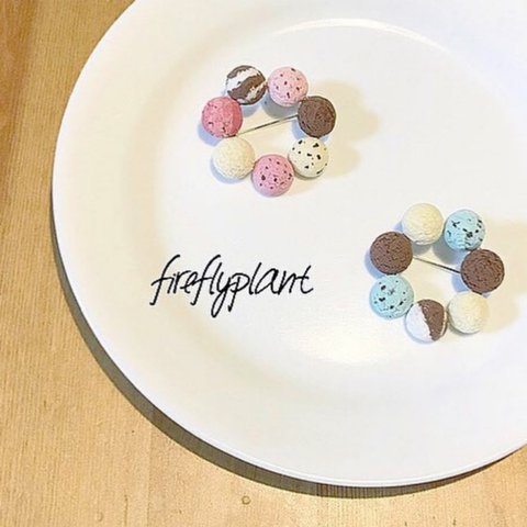 まんまるアイスのリングブローチ（チョコミント、いちごみるく）