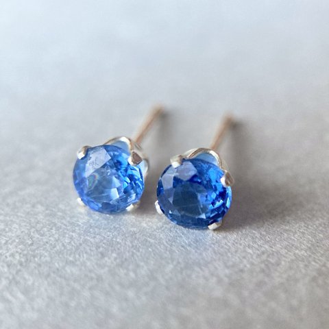 【藍晶石】カイヤナイトのスタッドピアス【Silver 4ｍｍ】