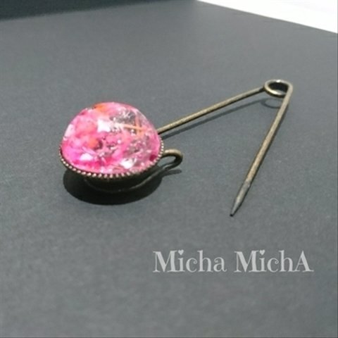 Micha MichA   赤いカスミソウ  ストールピン