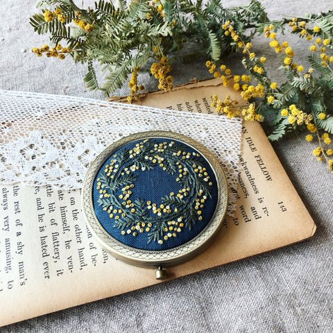 手刺繍＊コンパクトミラー/ミモザの花言葉＊感謝・友情・エレガンス・密かな愛/リネン生地/ミモザの花 .2