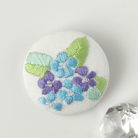 パステルカラーの紫陽花刺繍ブローチ