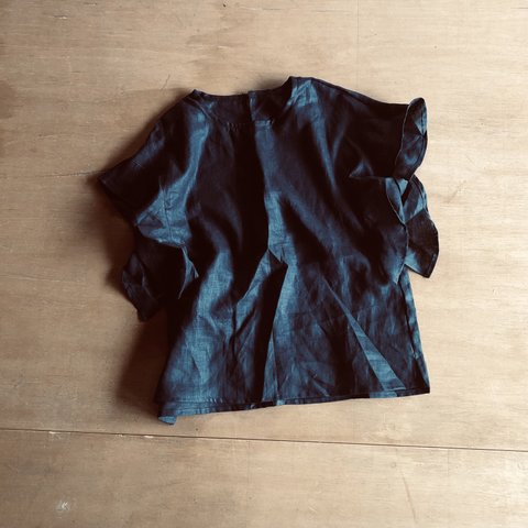 フリルショルダーブラウス  black linen