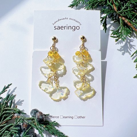 秋の訪れー秋風に舞う銀杏のイヤリングー　レジン　イエロー　透明感　earrings 