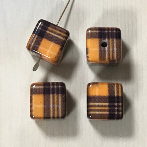 YELLOW CHECK CUBE SQUARE BEADS