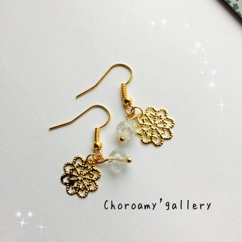 クラックビーズと透かしお花のピアス