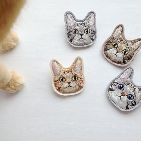 トラ柄猫ちゃんの刺繍ブローチ