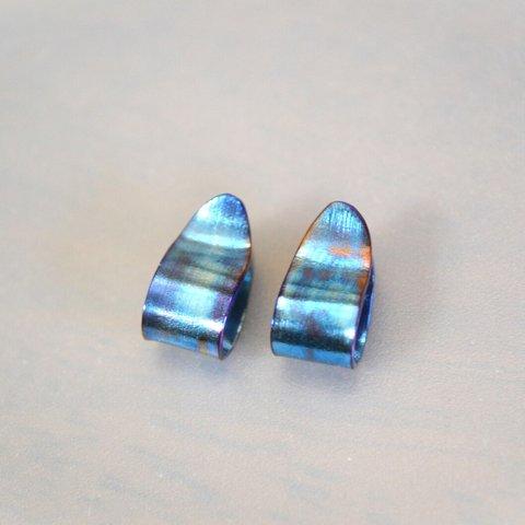 Titanium ear cuff・ペアチタンイヤーカフ・しずく型・ヘアライン・青や紫・受注生産