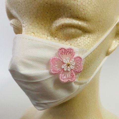 マスクピアス／刺繍フラワー ピンク