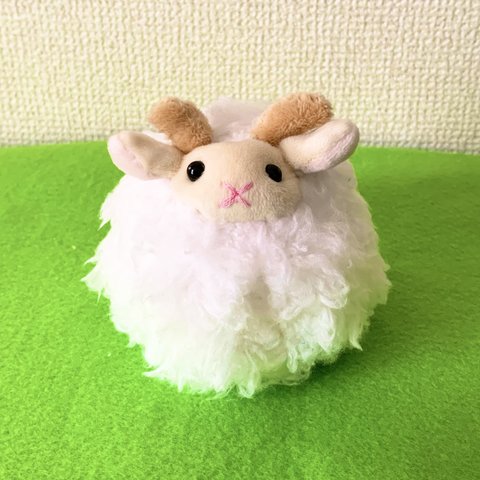 たまごヒツジのぬいぐるみ