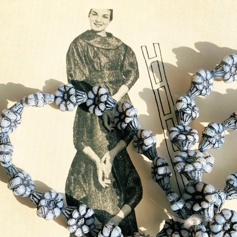 【10コセット】JIRI＊IVANA#czech beads#チェコビーズ　flower13✖️11㎜ white白濁色/black