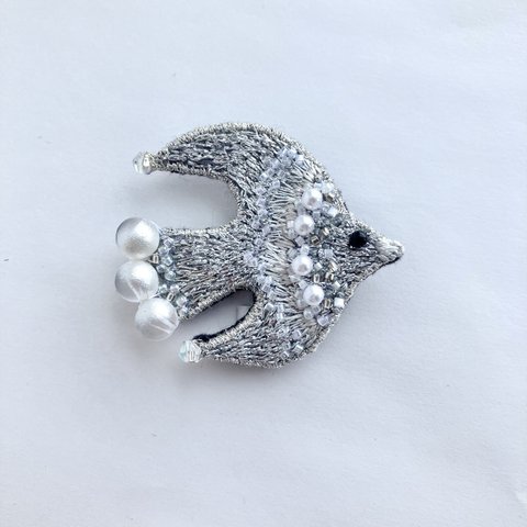 "silver bird"刺繍鳥ブローチ