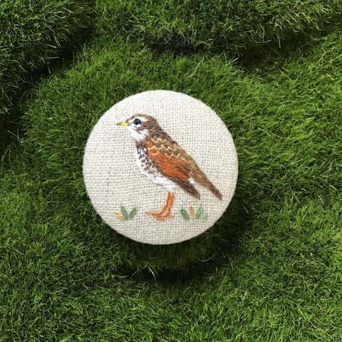 野原の ツグミ 刺繍ブローチ