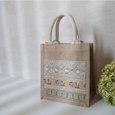 インド刺繍リボン付きジュートバッグ