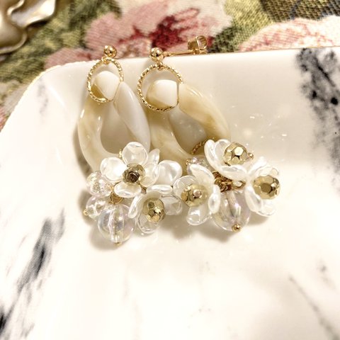 【tsukika】アクリルチェーンとお花のピアス