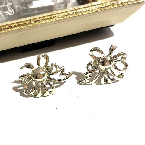 0277 AMERICA VINTAGE EARRING  USA 結ヴィンテージ　イヤリング　アンティーク  クラシカル　フラワー　大ぶり　クリップ　ナチュラル　カジュアル　ビーズ　コスチューム