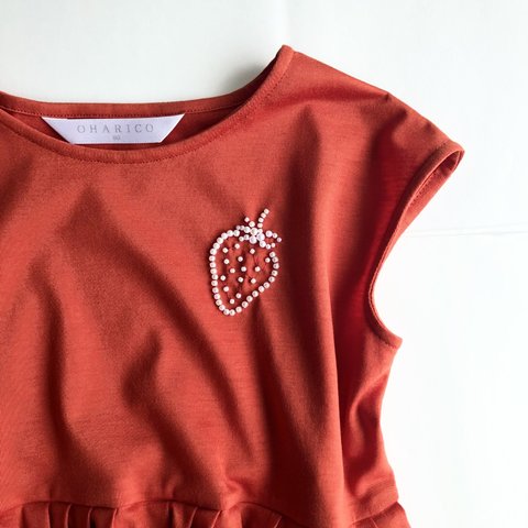 子ども服いちごパール刺繍Tシャツ【フレンチスリーブ/苺/オートクチュール刺繍/オレンジに近い赤色】