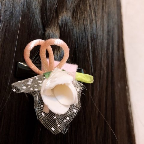 白薔薇ヘアピンコサージュ(ピンク)