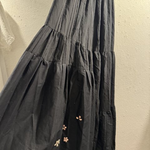 桜舞う漆黒の海スカート