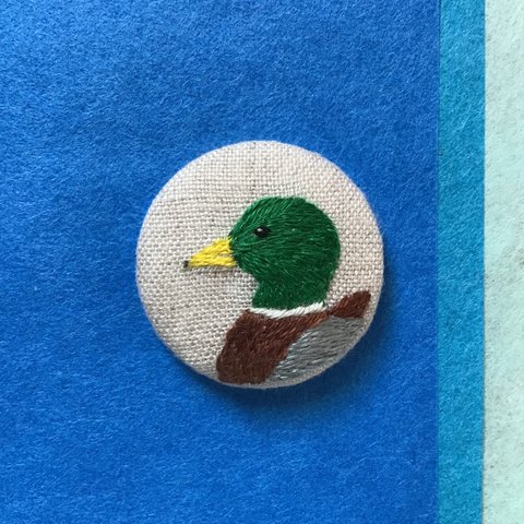 水辺の マガモ face 刺繍ブローチ（小さめ）