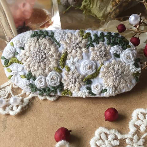 花刺繍オーバルバレッタ   white garden