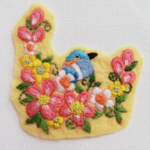 鳥と花　刺繍ブローチ